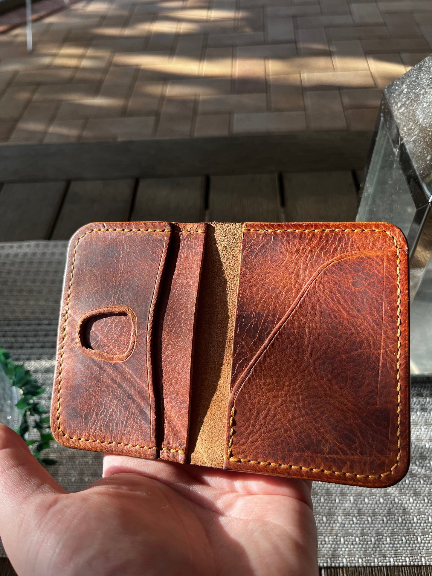 Minimalist Leather Wallet – Full-Grain Veg-Tanned in Cognac